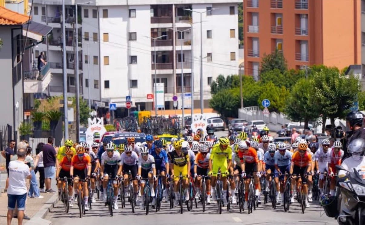 9.ª Etapa da Volta a Portugal marcada pelo luto por Finlay Tarling
