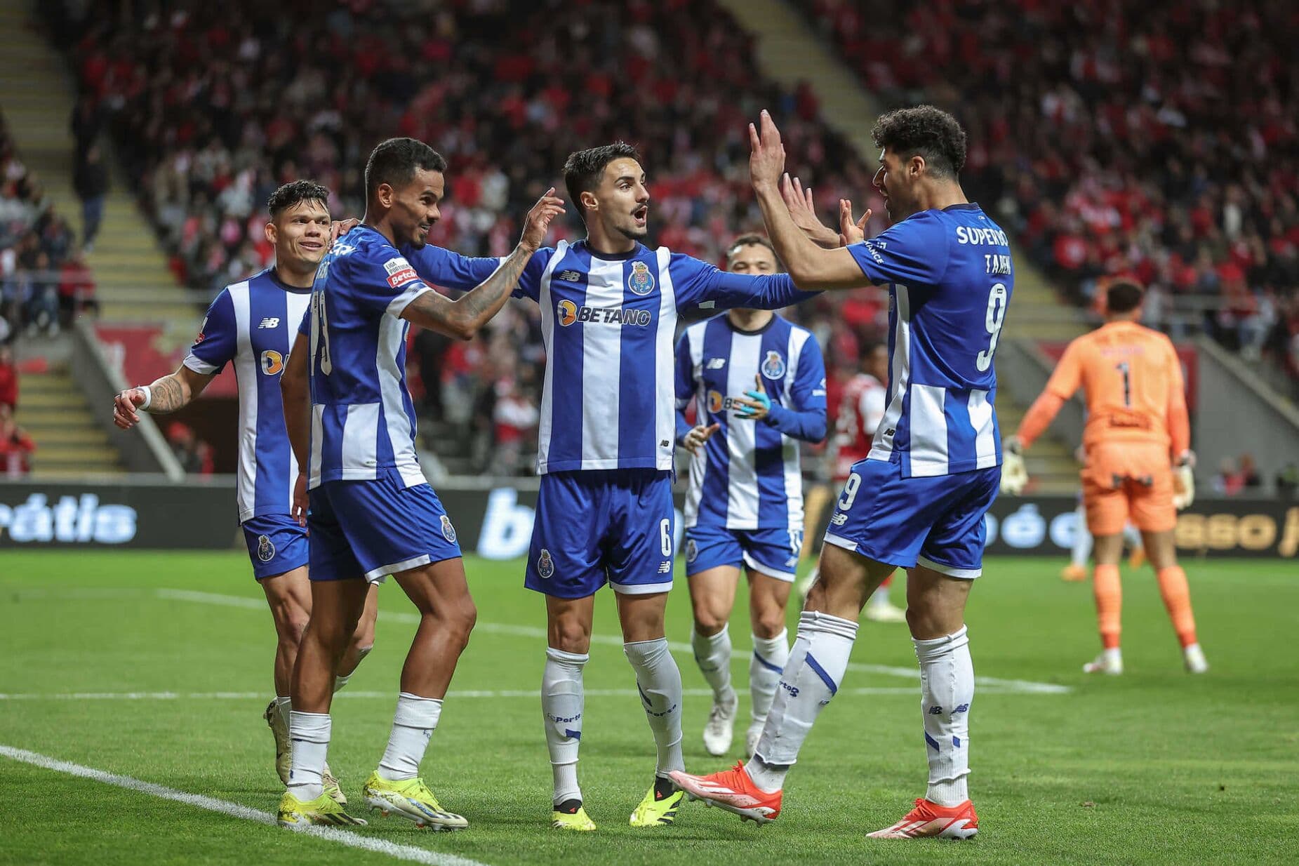 Porto vence na pedreira e garante terceiro lugar