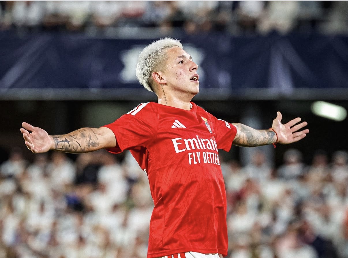 Benfica vence na Dinamarca e confirma passagem à fase de grupos