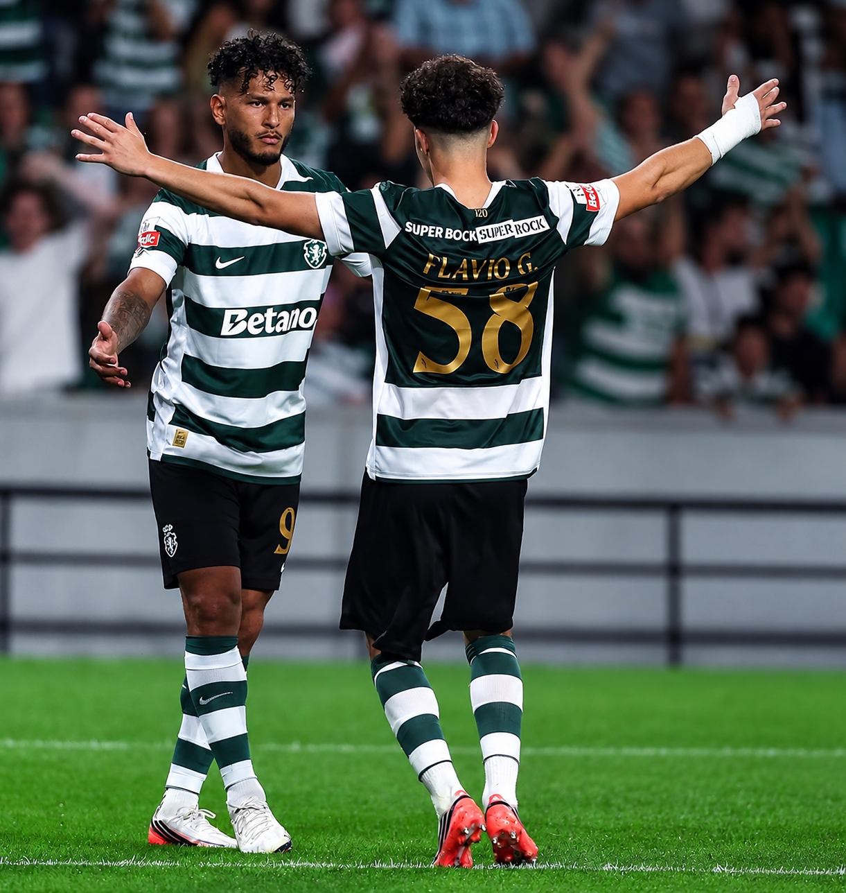 Sporting cumpre em Alvalade e cola-se ao FC Porto