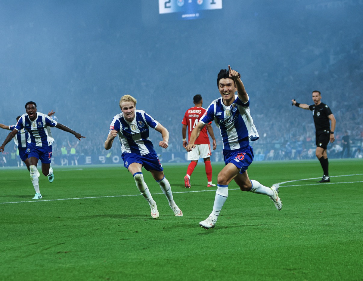 FC Porto aproveita superioridade e vence Benfica no clássico